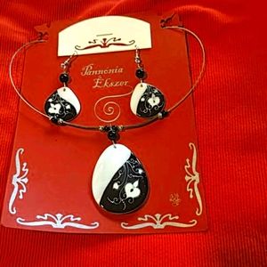 Necklace and earring set